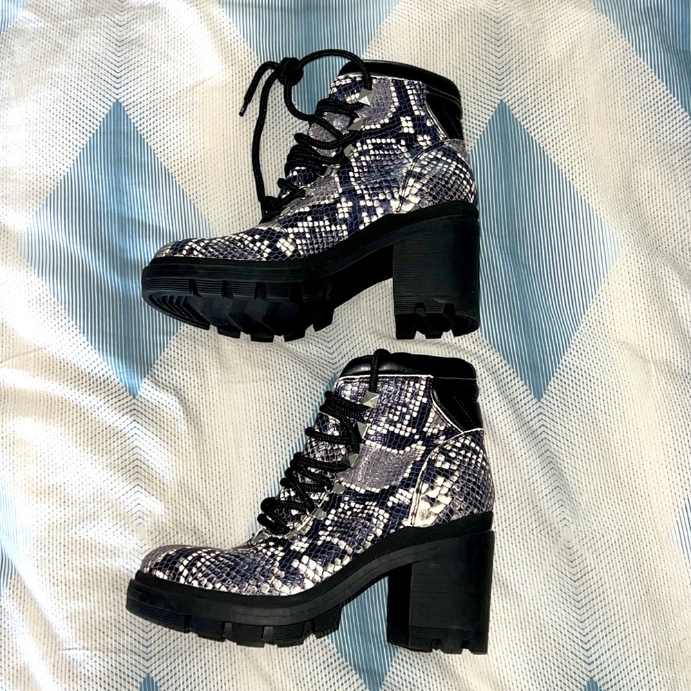 Marc Fisher Women’s Leather Python Print Mules Si… - image 2